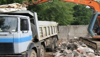 Вывоз строительного мусора с участка в Муравленко недорого от 1582 руб. | 2Землекопа-Мрв